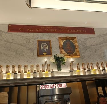 Interno storico della Pasticceria Pintauro con altare dedicato alla sfogliatella