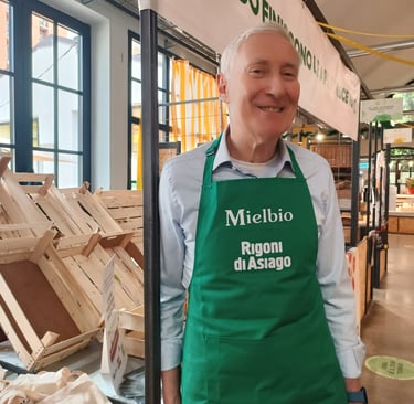 Andrea Rigoni al Mercato Coperto di Porta Romana durante la Giornata Mondiale delle Api