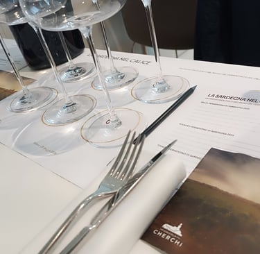 Calici e schede degustazione durante la masterclass del Gambero Rosso a Milano