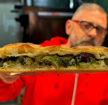 Panuozzo di Gragnano farcito visto in sezione da OTTO Pizza Milano
