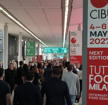 Visitatori nei padiglioni di TUTTOFOOD 2026 a Fiera Milano Rho