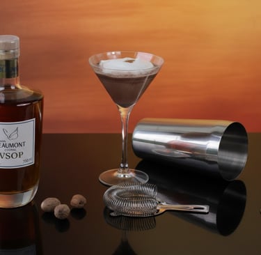 Cocktail cognac Maison Beaumont : Brandy Alexander servi en verre à cocktail
