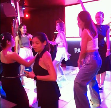 Thai women on the dance floor at Panama Club, Hua Hin in Thailand