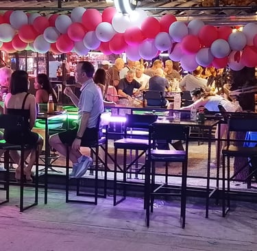 Outside view of party at Wonderland 2 bar