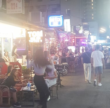 Thai women, tourists and bars on Soi Bintabaht, Hua Hin in Thailand