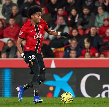 Johan Mojica lateral esquerdo colombiano 