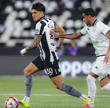 Tuco Correa conduzindo a bola contra Boavista 