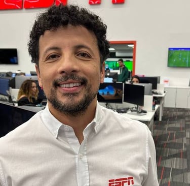 Jornalista André Hernam