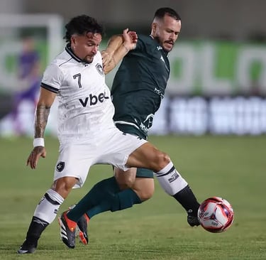 Artur disputando a bola