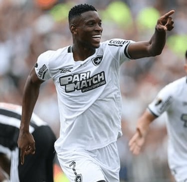 Luiz Henrique Comemorando o Gol que abriu caminho para conquista da Libertadores