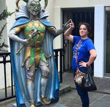 Dara posing with a Mardi Gras statue in New Orleans
