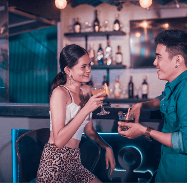 Gen Z Is Ditching Dating Apps for IRL in Droves