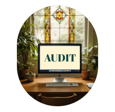 ordinateur ouvert avec écrit audit seo