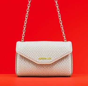 tas dengan detail kristal