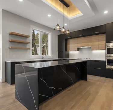 "virtuvės salos stalviršis iš prabangaus juodos spalvos kvarco"