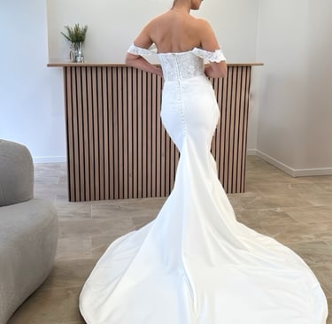 robe de mariée sirène en satn et perles