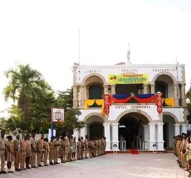 Photo des scouts à l'hotel Communal de Jacmel