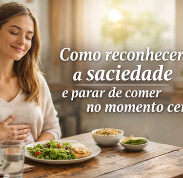 Mulher satisfeita após refeição equilibrada, representando saciedade alimentar