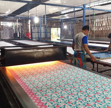 Pengecekan kualitas baju seragam harga batik printing untuk karyawan korporat