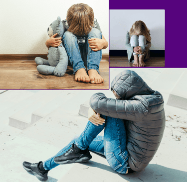 Deux enfants et un adulte sont recroquevillés.