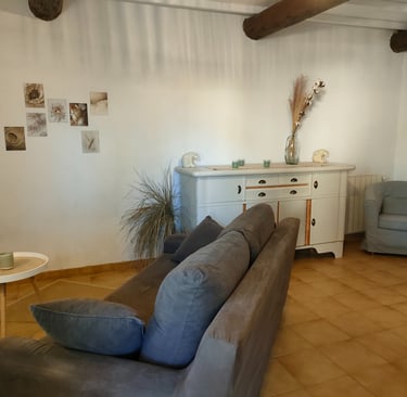 Ruhe und Komfort im Wohnzimmer der Maison d'Yvette Gîte en Provence Mont Ventoux
