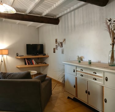 Das gemütliche Wohnzimmer des Ferienhauses La Maison d'Yvette in Le Barroux