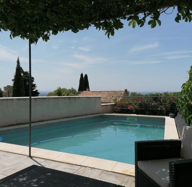 Blick vom Swimmingpool des Ferienhauses La Maison d'Yvette in Le Barroux, Provence, Mont Ventoux