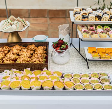 Mesas dulces y saladas para eventos en Málaga. Presentación cuidada y sabores para todos los gustos