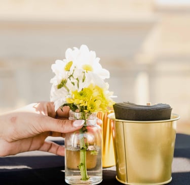 Detalles decorativos elegantes para eventos en Málaga. Cuidado artesanal en cada rincón con La Santa