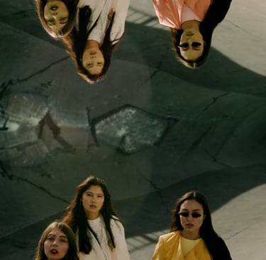 Look vidéo et photo personnalisé : Monde parallèle.