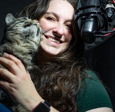 Dajana | Die Drachenstimme mit Miezekatze