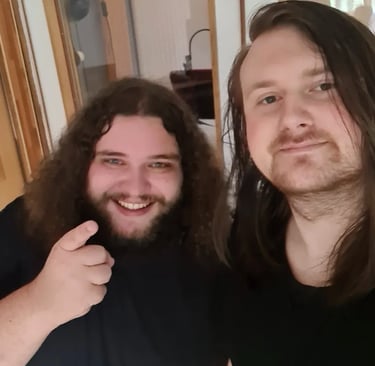 Sprecher und Sänger Eric Kaiser mit Existence Autor und Hörspielproduzent Luca Snow