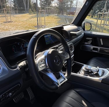 Prabangaus Mercedes G klasės automobilio salonas po profesionalaus giluminio salono valymo – blizgan