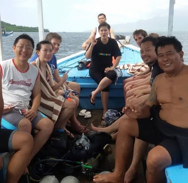 diver preparing in lovina Bali #DiveCourses #PADItraining