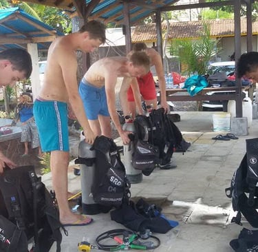 PADI Open Water course student underwater #LearnToDive #SunriseDiveBali