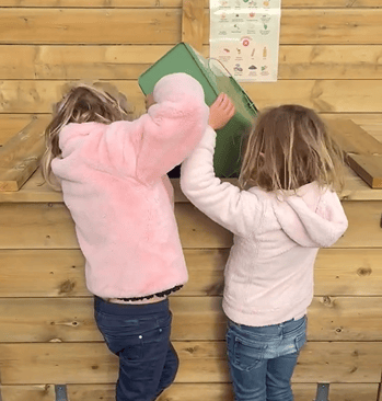 Bacs de compostage collectif au camping La Grée Penvins pour réduire les déchets organiques
