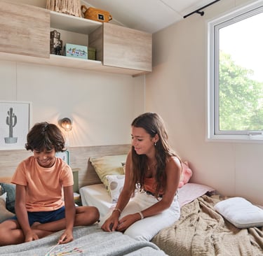alt="Mobil‑home 6 personnes situé près de la plage au camping La Grée Penvins"