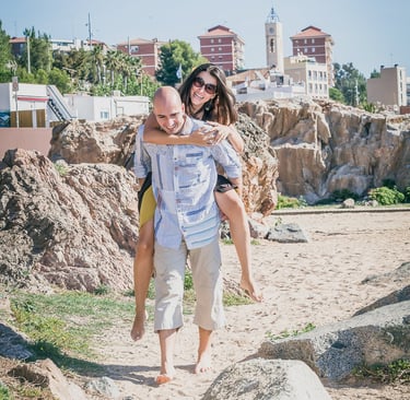 Fotografía natural de preboda, momentos espontáneos de pareja capturados por Ángel Fábregas.