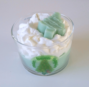 Christmas candle scented with the fragrance of my beautiful tree, for a happy Christmas evening