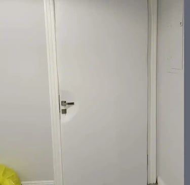 الباب يدخل صوت