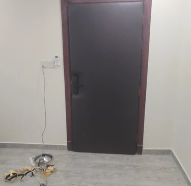 شريط عزل صوتي مثبت على حواف الباب