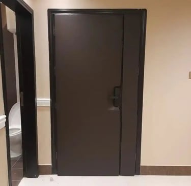 باب مجلس مع نظام كتم صوت فعال