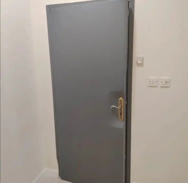 تقليل انتقال الصوت عبر الأبواب