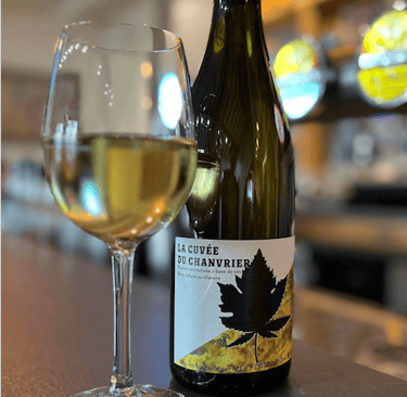 Vin blanc infusé au chanvre