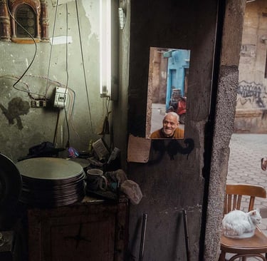 Example of complex street photograph by Jonathan Jasberg