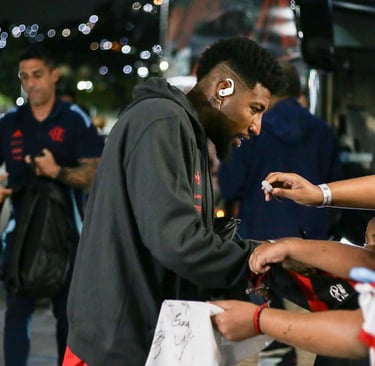 Emerson Royal em sua estreia pelo Flamengo.