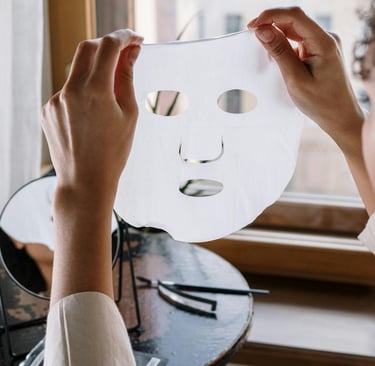Hands holding a white paper mask - Photo by cottonbro studio