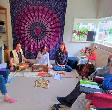 Satsang en mantra zingen in spiritueel centrum Malden