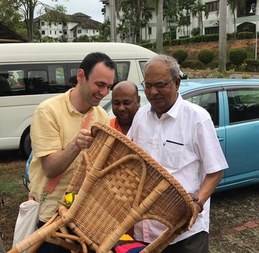 Yuriy Layvand met Sri Bhagavan van IVS