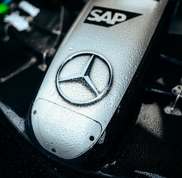 Mercedes logotipas Formulė-1 variklis
